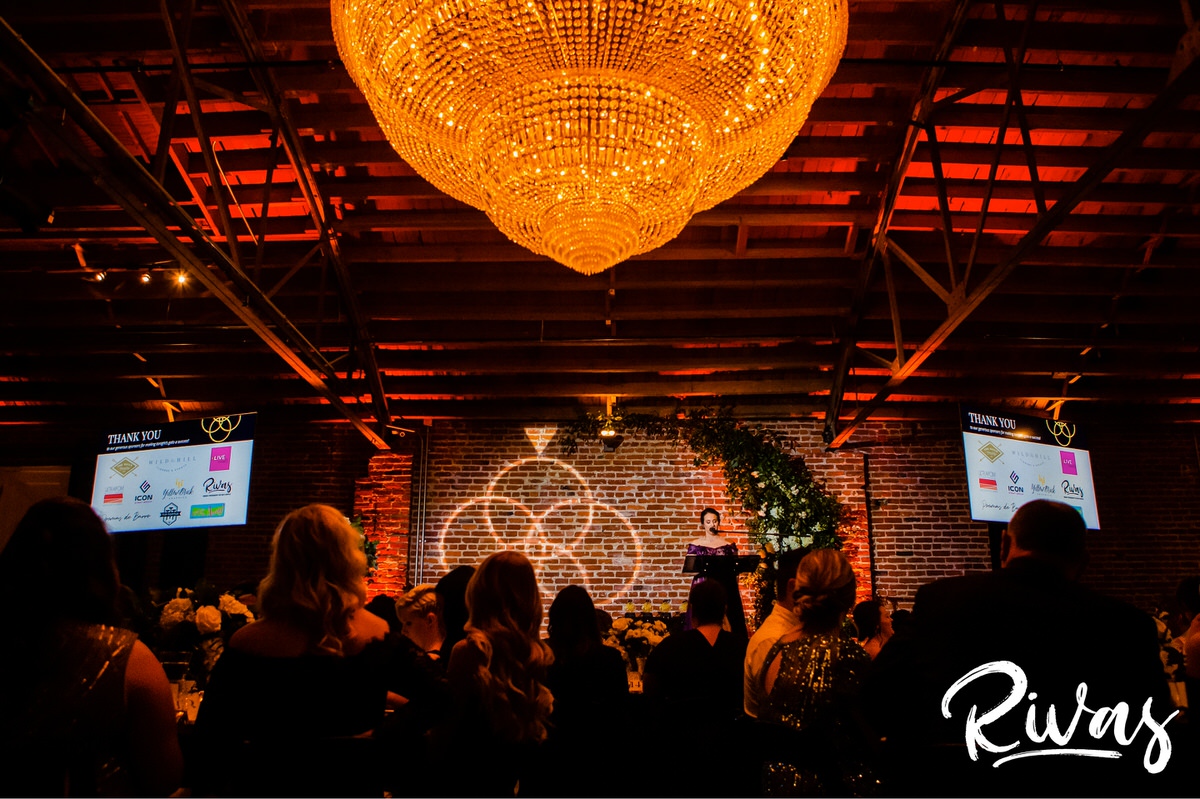 Vendor Choice Awards Gala | A wide picture including The Guild chandelier of Britney Jones welcoming gala attendees to the awards ceremony.